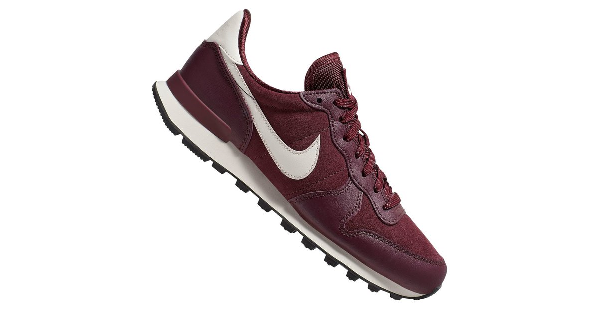 maroon nike phantom vision